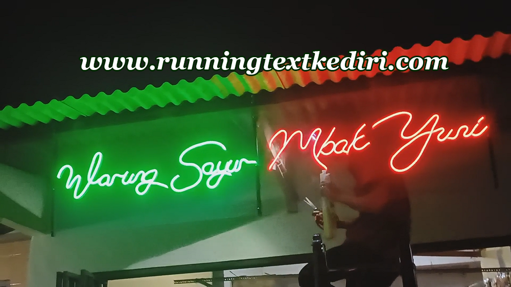 <p>Pembuatan neon sign di toko dengan kualitas bahan terbaik dan harga juga sesuai dengan kualitas yang anda inginkan, neon sign ini sangat bermanfaat bagi anda yang saat ini sedang mempunyai bisnis atau usaha yang sedang berjalan, anda bisa gunakan neon sign ini untuk memperkenalakan nama usaha anda hanya dengan neon sign yang Nampak bagus.</p>